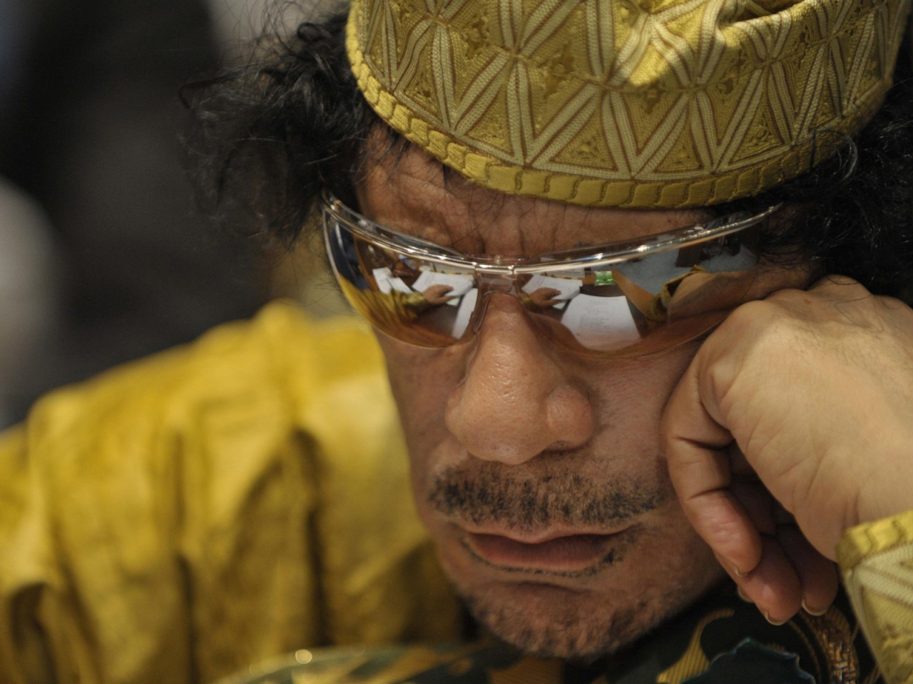 Muammar al Gaddafi for 1280 x 960 resolution