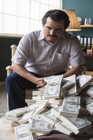 Narcos Season 2 for 320 x 480 iPhone resolution
