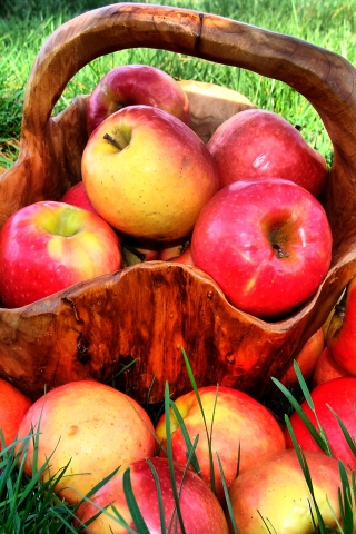 Natural Apples for 320 x 480 iPhone resolution