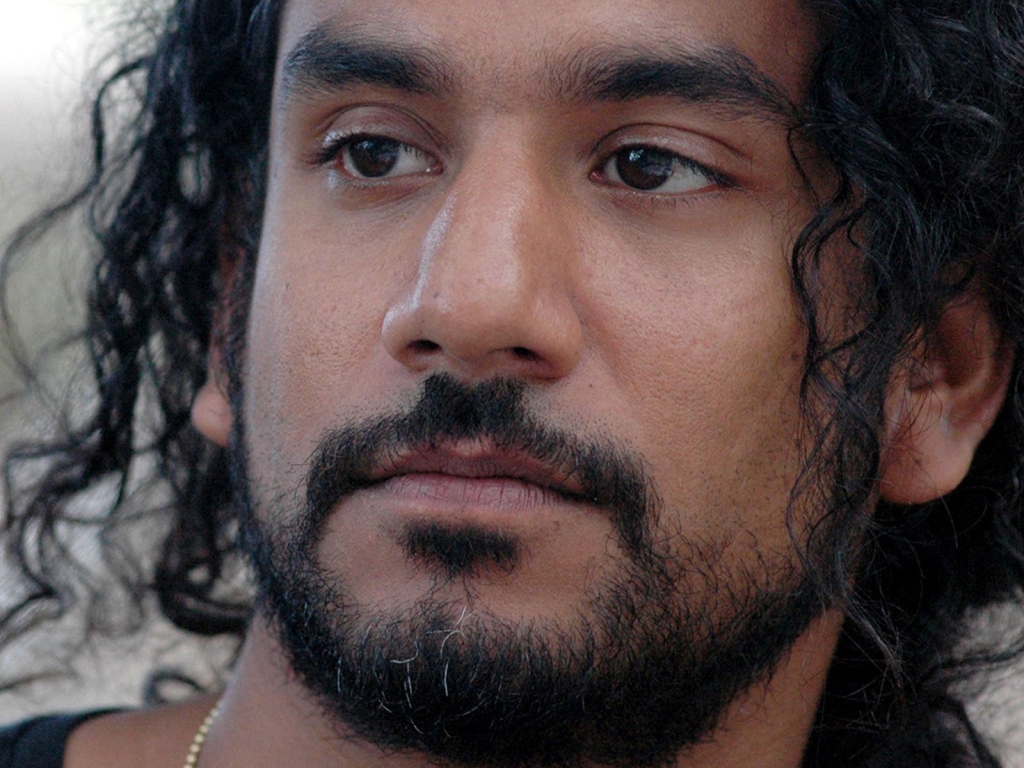 Naveen Andrews Close Up for 1024 x 768 resolution