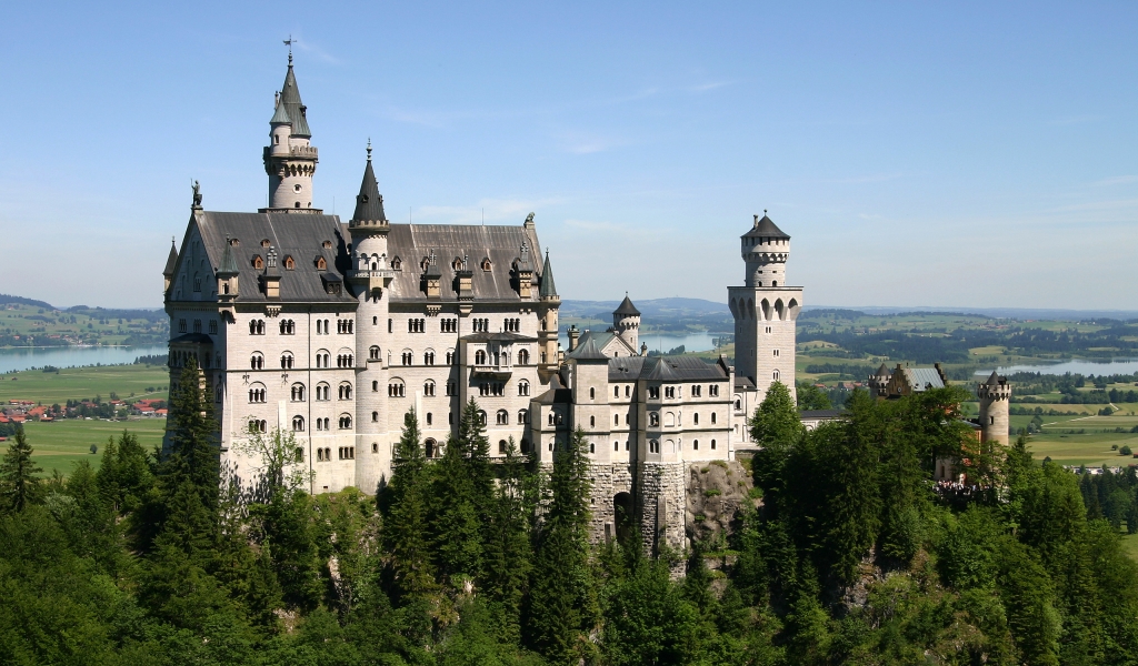 Neuschwanstein Castle Bavaria for 1024 x 600 widescreen resolution