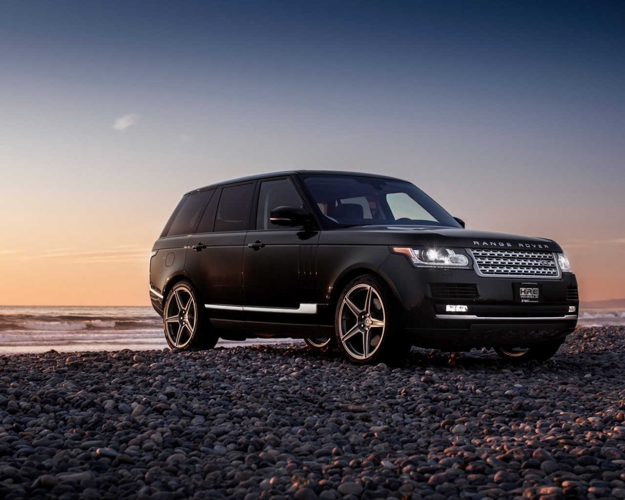 New Black Range Rover for 1280 x 1024 resolution