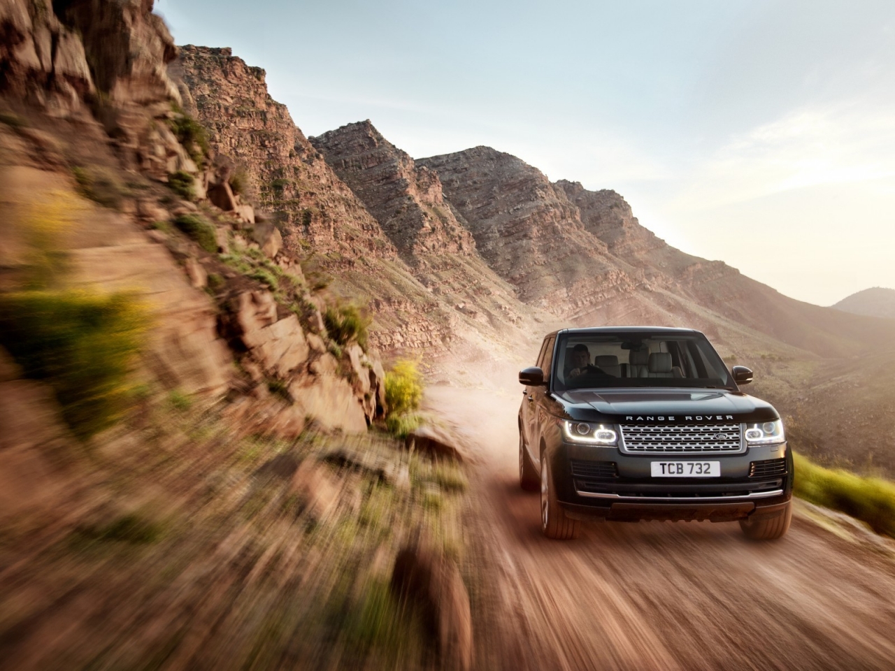 New Black Range Rover on Speed for 1280 x 960 resolution