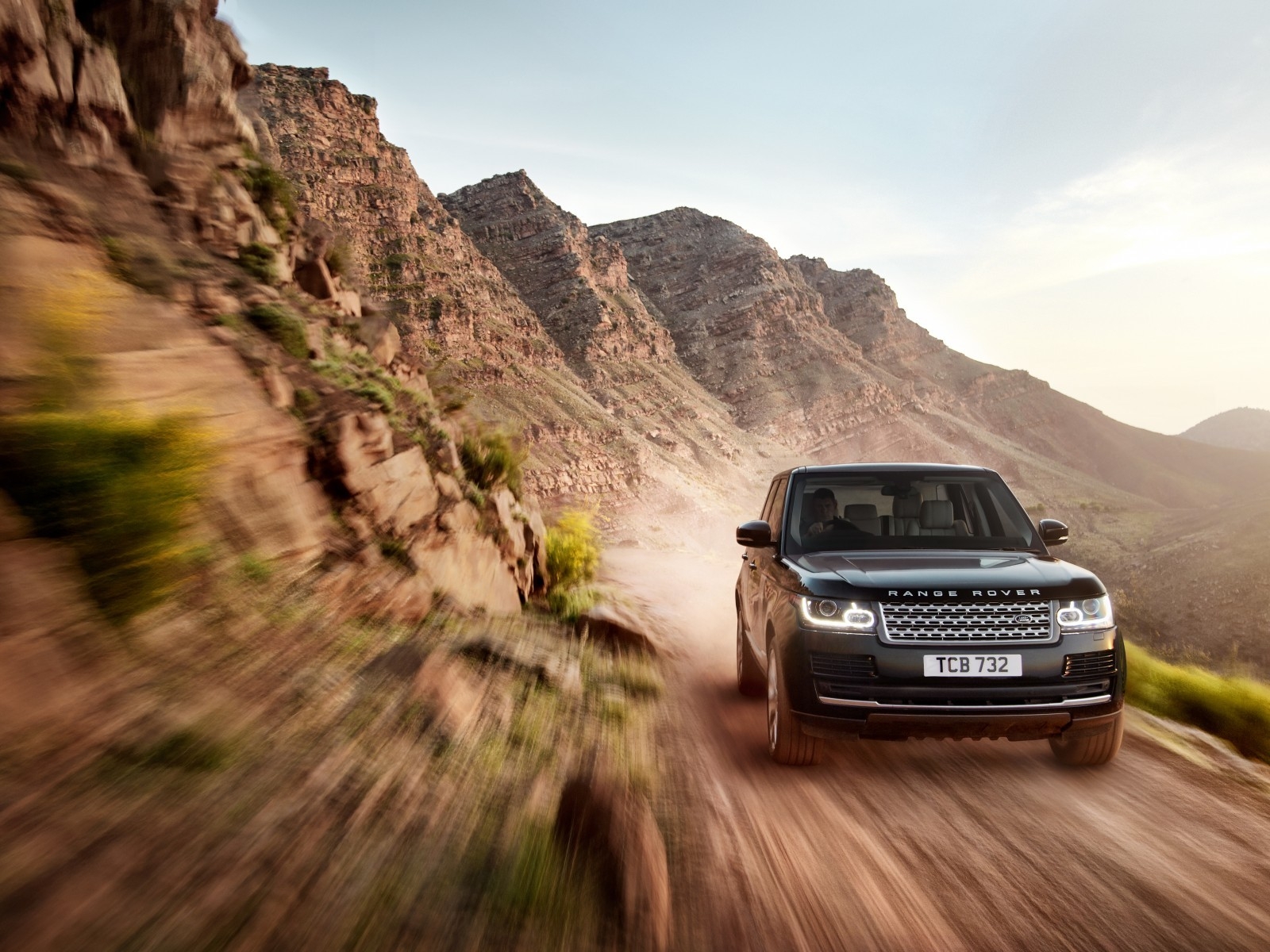 New Black Range Rover on Speed for 1600 x 1200 resolution
