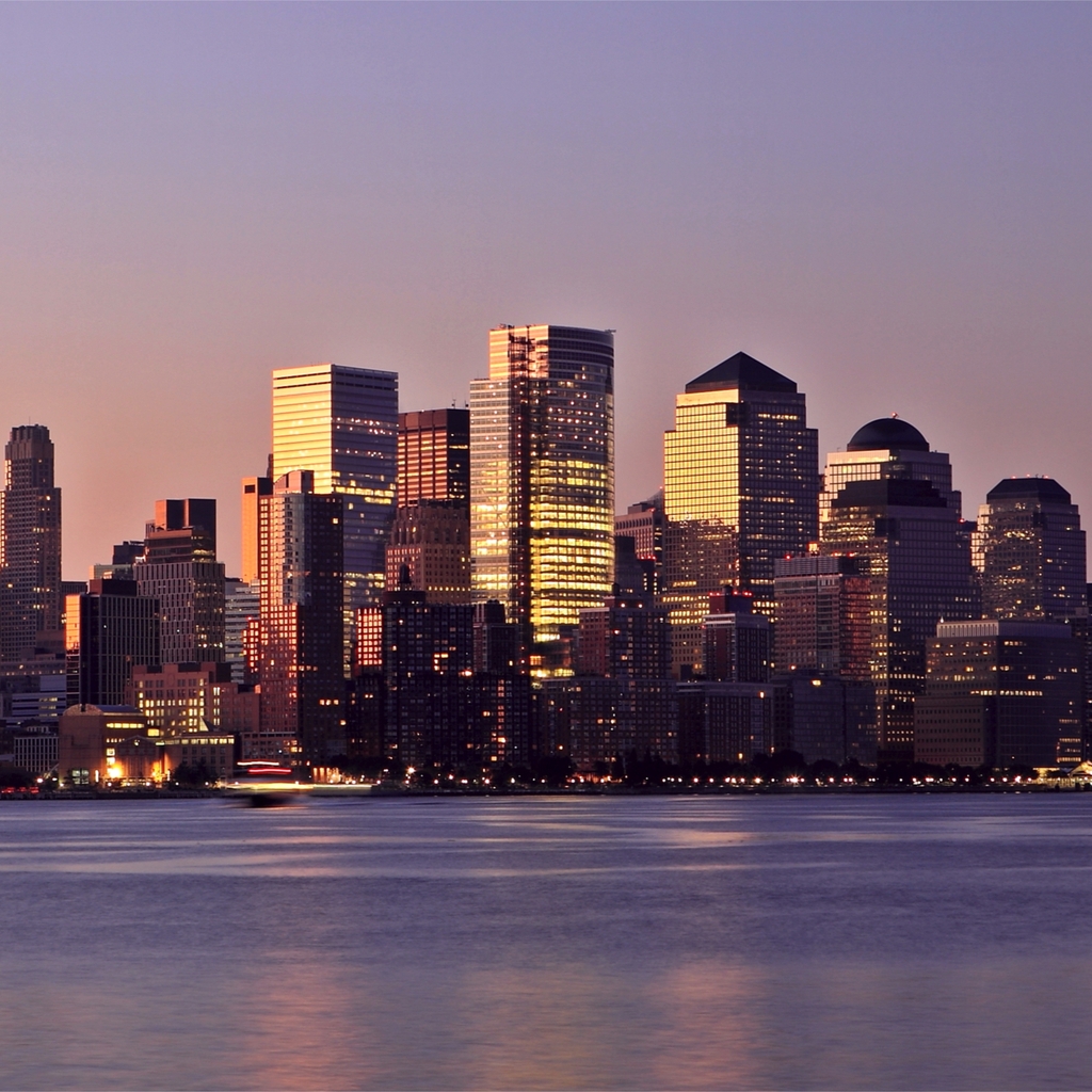 New York Manhattan Lights for 1024 x 1024 iPad resolution