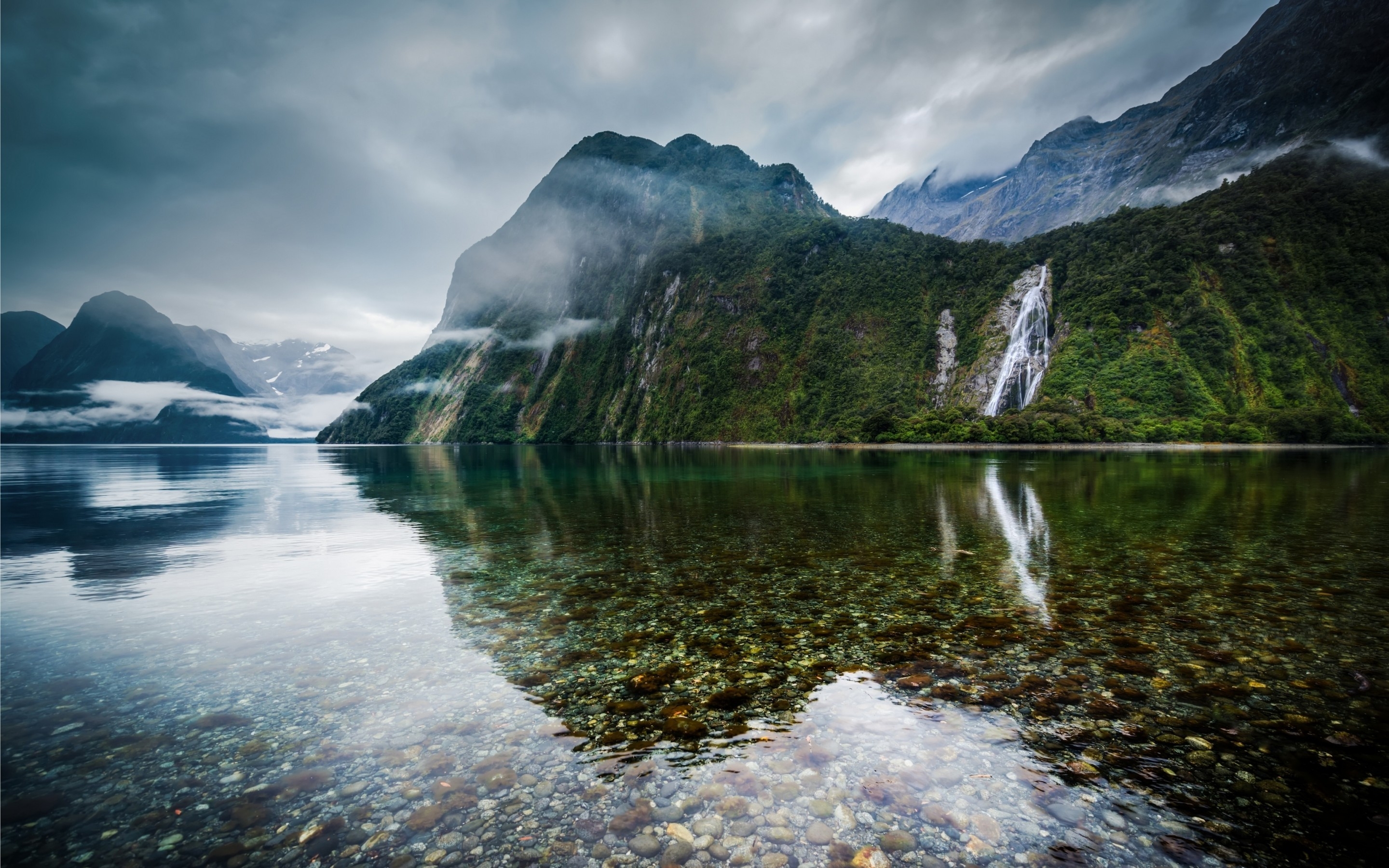 New Zealand Lake Landscape for 2880 x 1800 Retina Display resolution