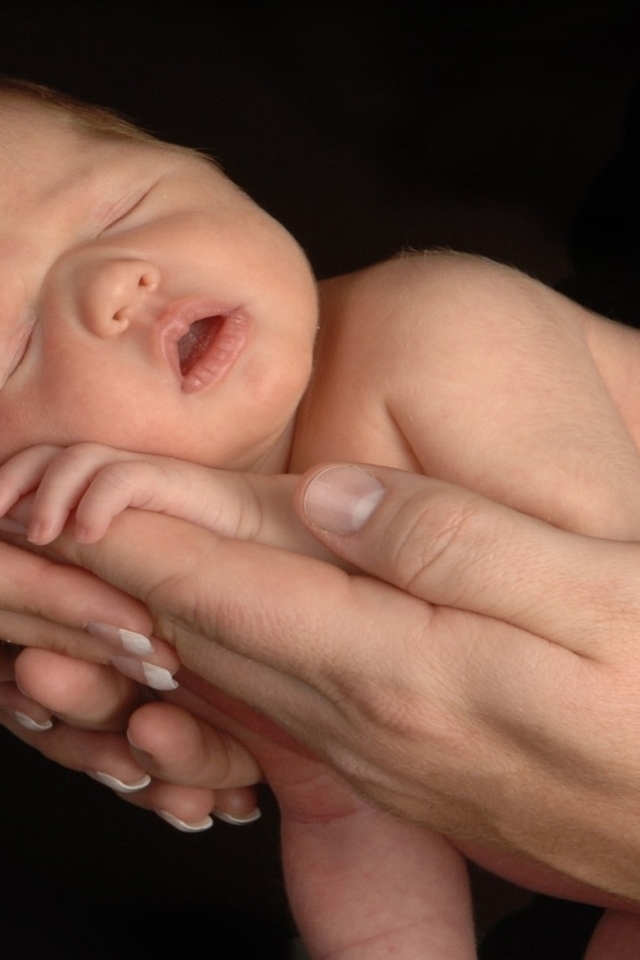 Newborn Baby for 640 x 960 iPhone 4 resolution