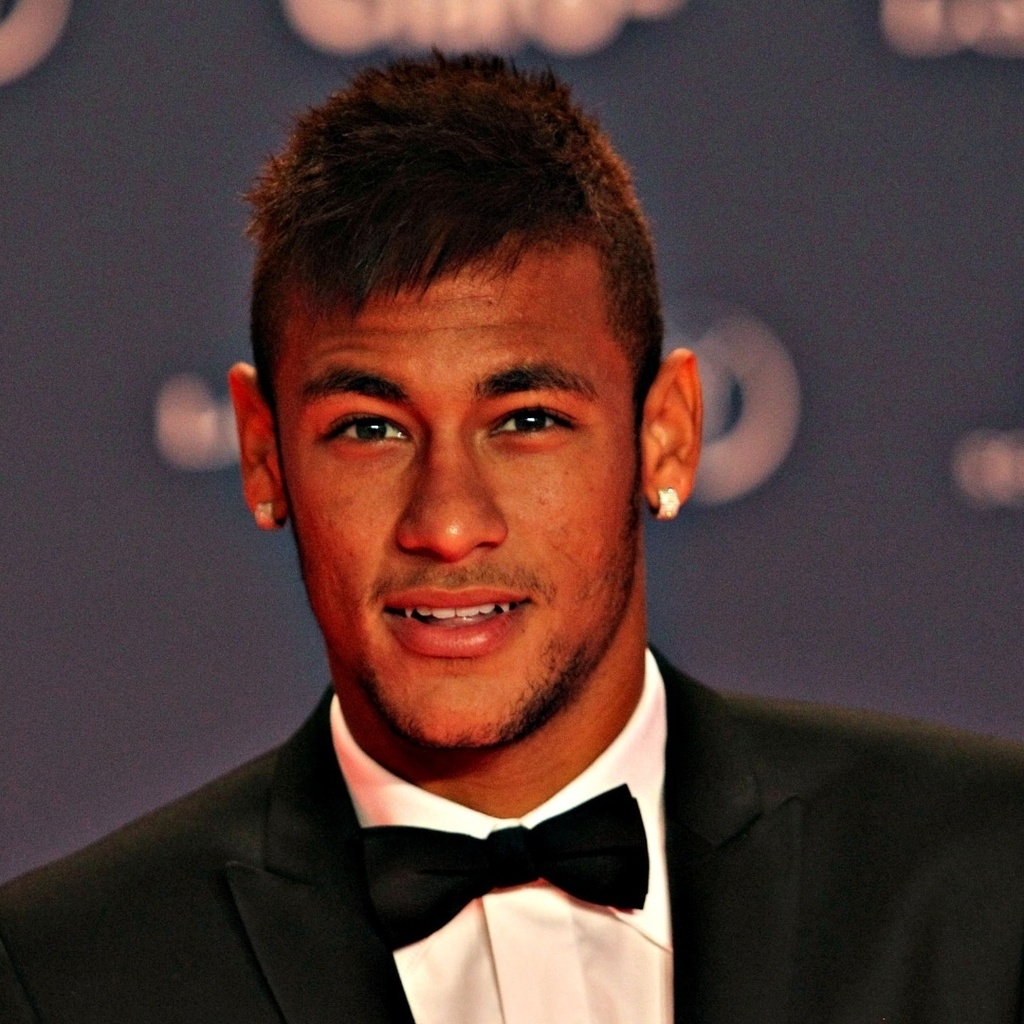 Neymar Suit and Bowtie for 1024 x 1024 iPad resolution