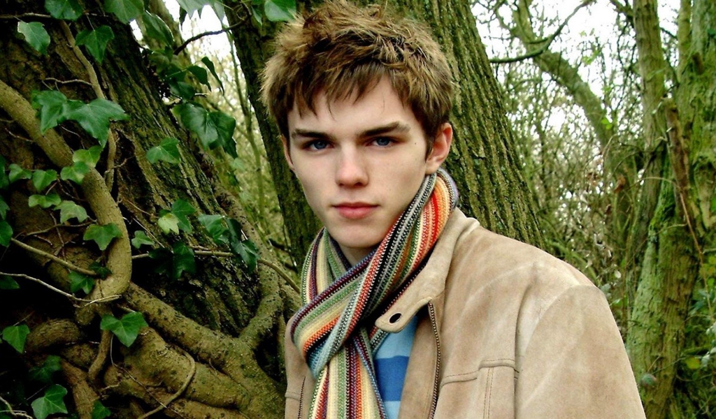 Nicholas Hoult for 1024 x 600 widescreen resolution
