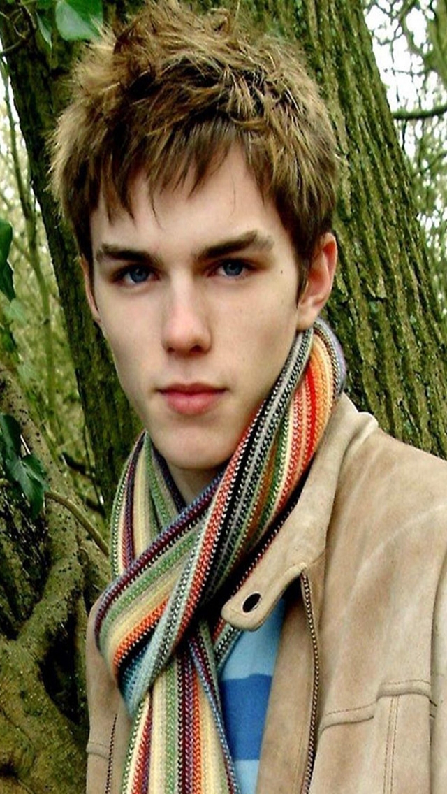 Nicholas Hoult for 640 x 1136 iPhone 5 resolution