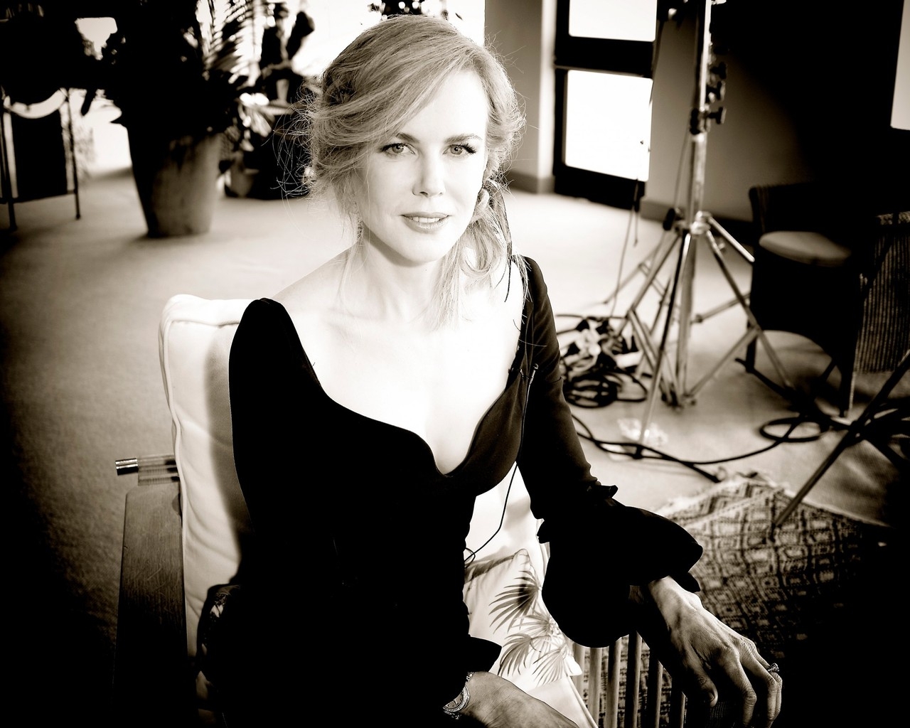 Nicole Kidman Black and White Photo for 1280 x 1024 resolution