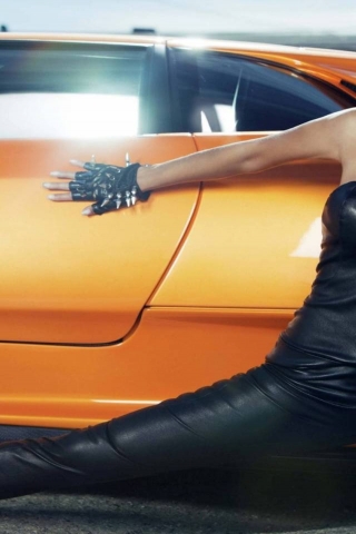 Nicole Scherzinger Pose for 320 x 480 iPhone resolution