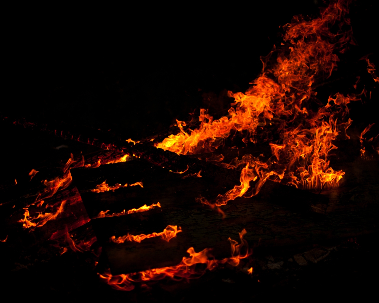Night and Fire for 1280 x 1024 resolution