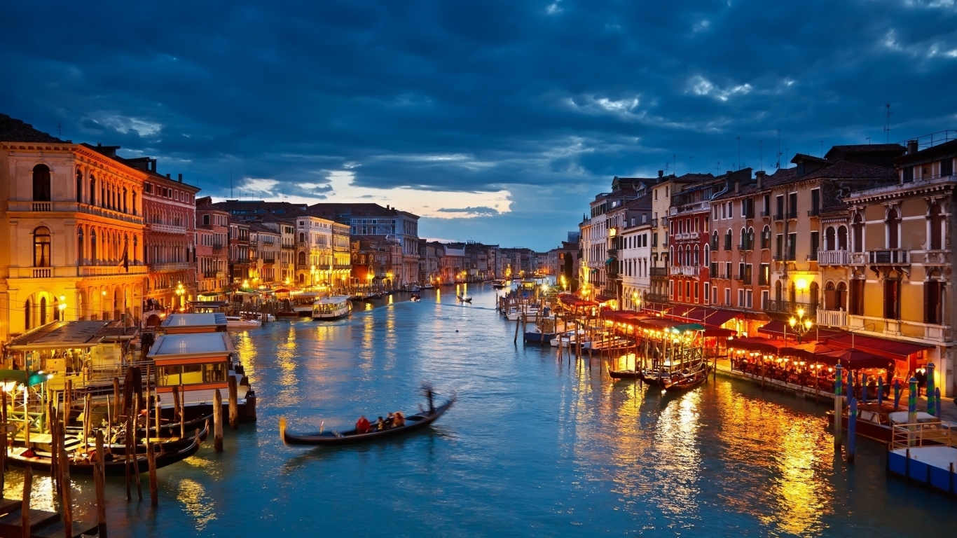 Night in Venice for 1366 x 768 HDTV resolution