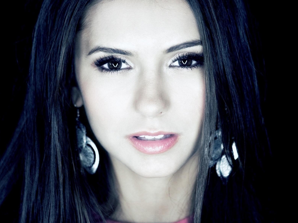 Nina Dobrev Face Close-Up for 1024 x 768 resolution