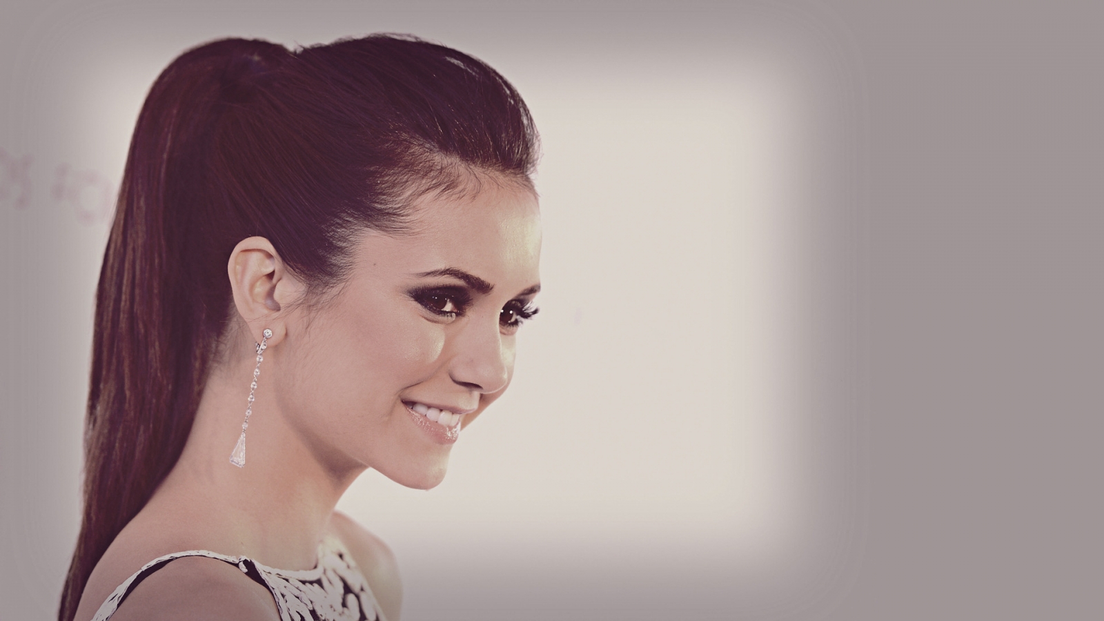 Nina Dobrev Vintage for 1600 x 900 HDTV resolution