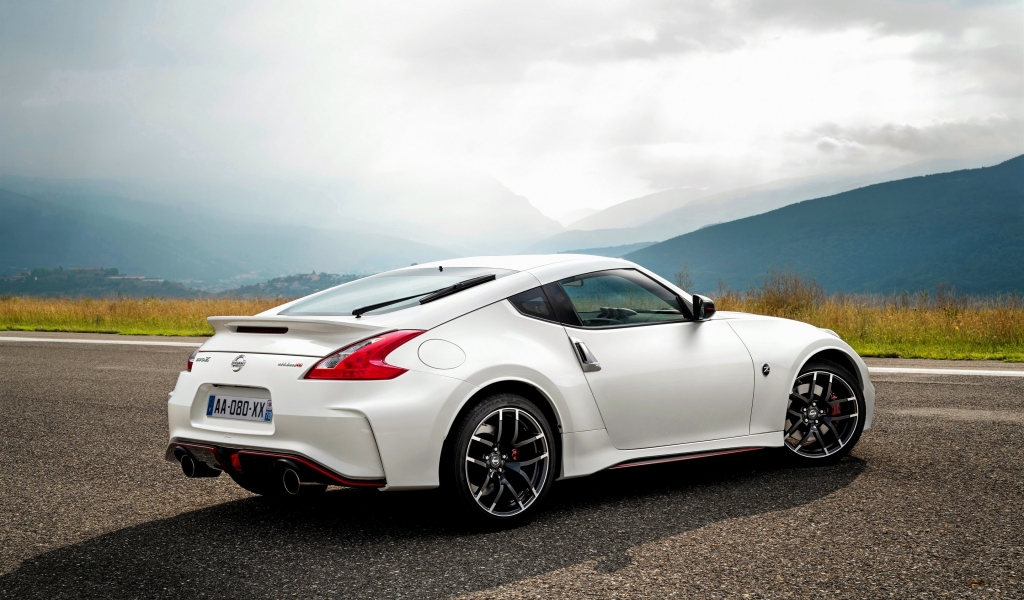 Nissan 370Z for 1024 x 600 widescreen resolution