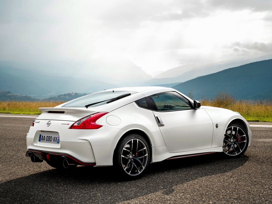 Nissan 370Z for 1152 x 864 resolution