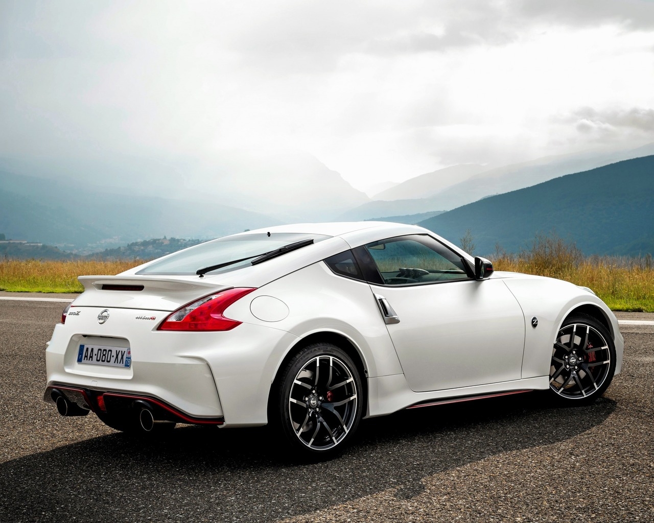 Nissan 370Z for 1280 x 1024 resolution