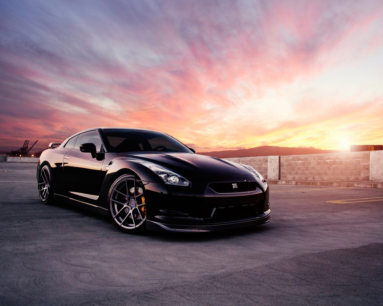 Nissan GT-R for 1280 x 1024 resolution