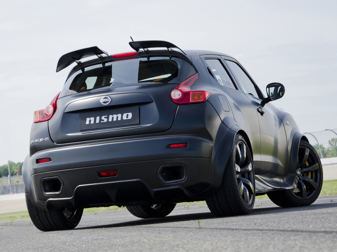 Nissan Juke R Nismo Back View for 1152 x 864 resolution