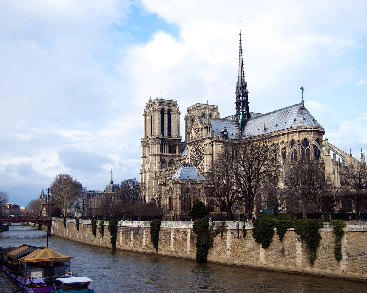Notre Dame de Paris for 1280 x 1024 resolution