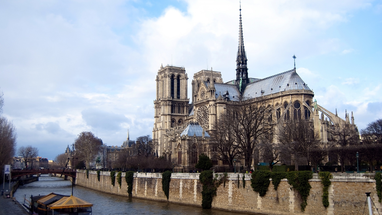 Notre Dame de Paris for 1536 x 864 HDTV resolution