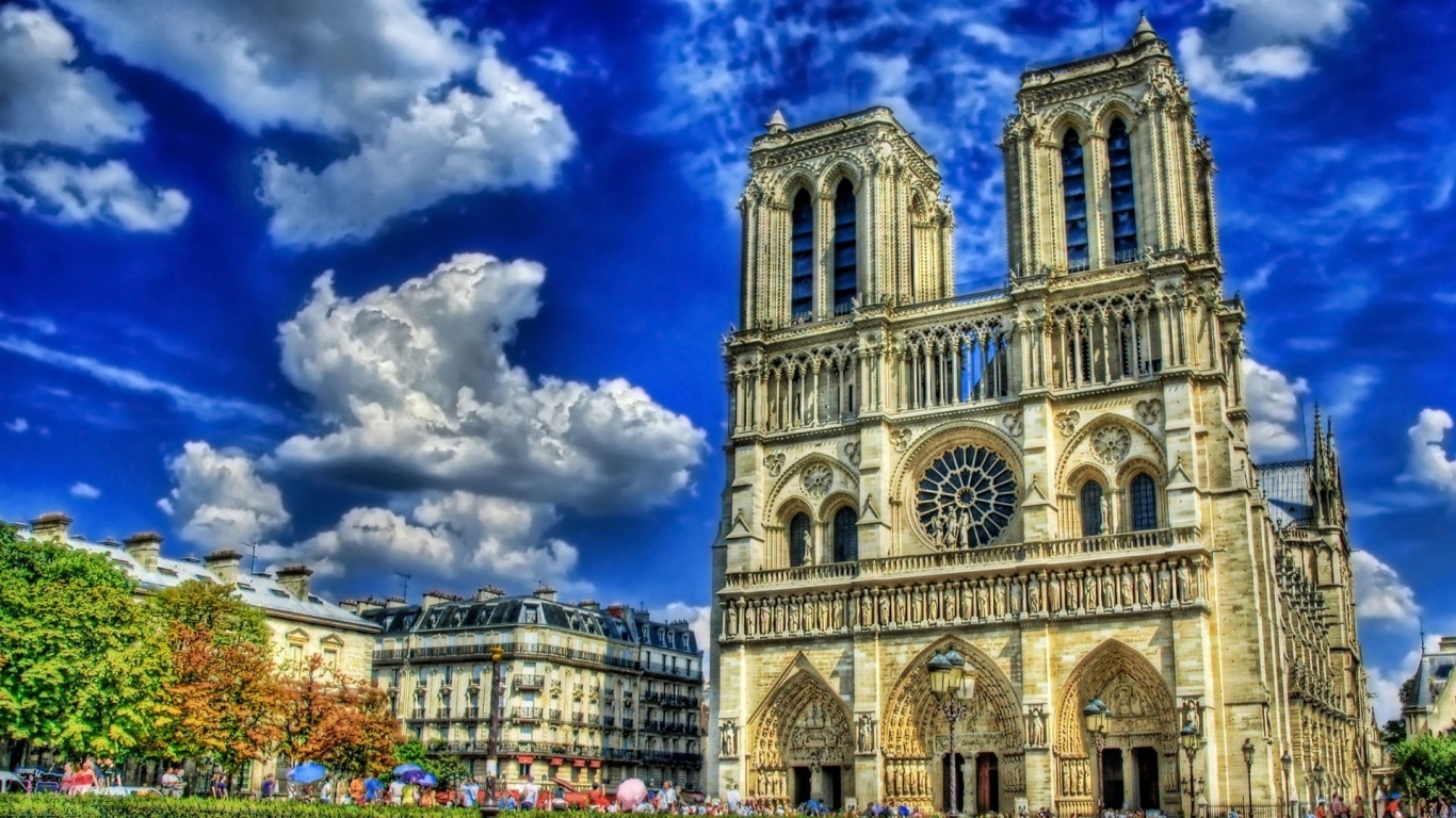 Notre Dame de Paris Cathedral for 1366 x 768 HDTV resolution