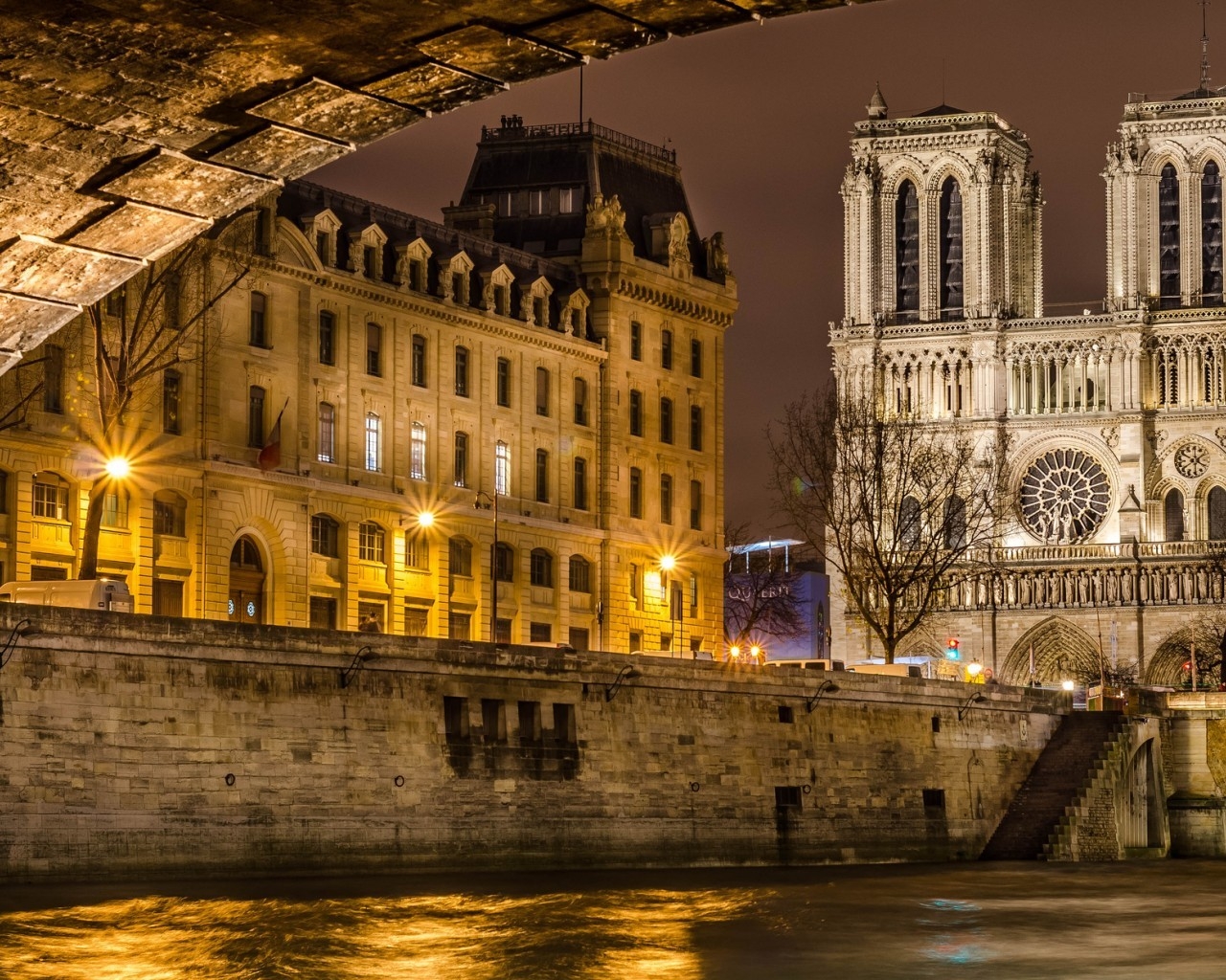 Notre Dame de Paris Front View for 1280 x 1024 resolution