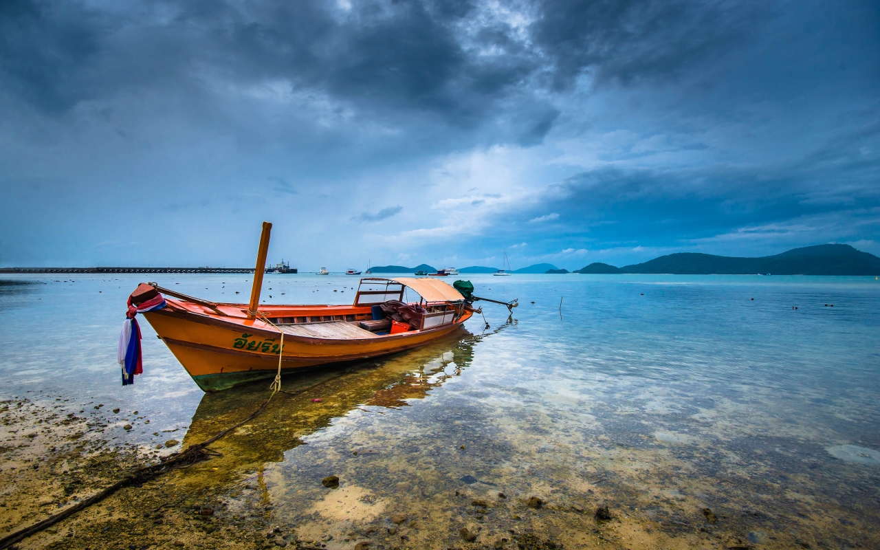 Oceanfront Phuket Thailand for 1280 x 800 widescreen resolution