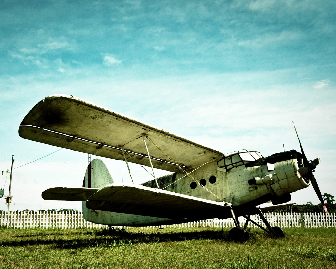 Old Airplane for 1280 x 1024 resolution