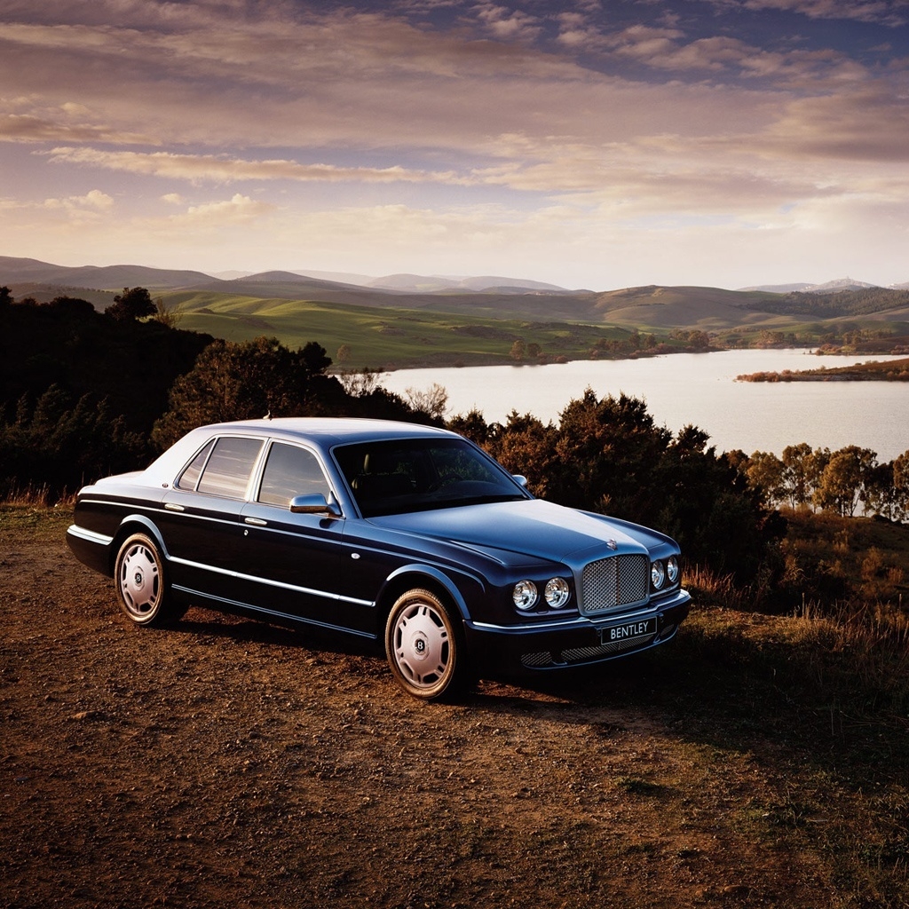 Old Amazing Bentley for 1024 x 1024 iPad resolution