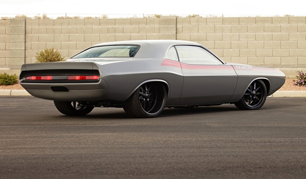Old Dodge Challenger for 1024 x 600 widescreen resolution