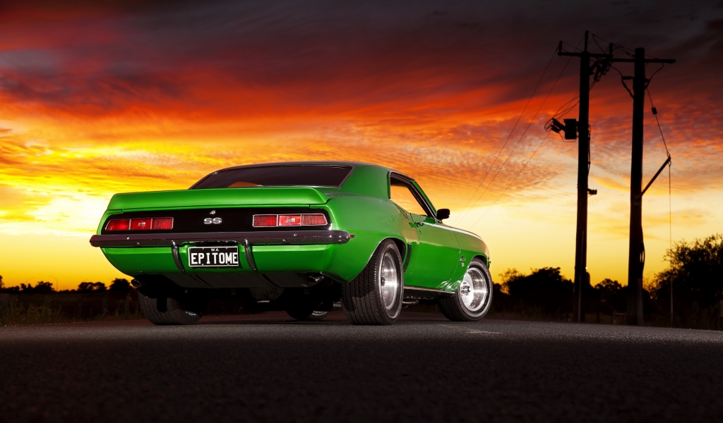Old Green Chevrolet Camaro for 1024 x 600 widescreen resolution