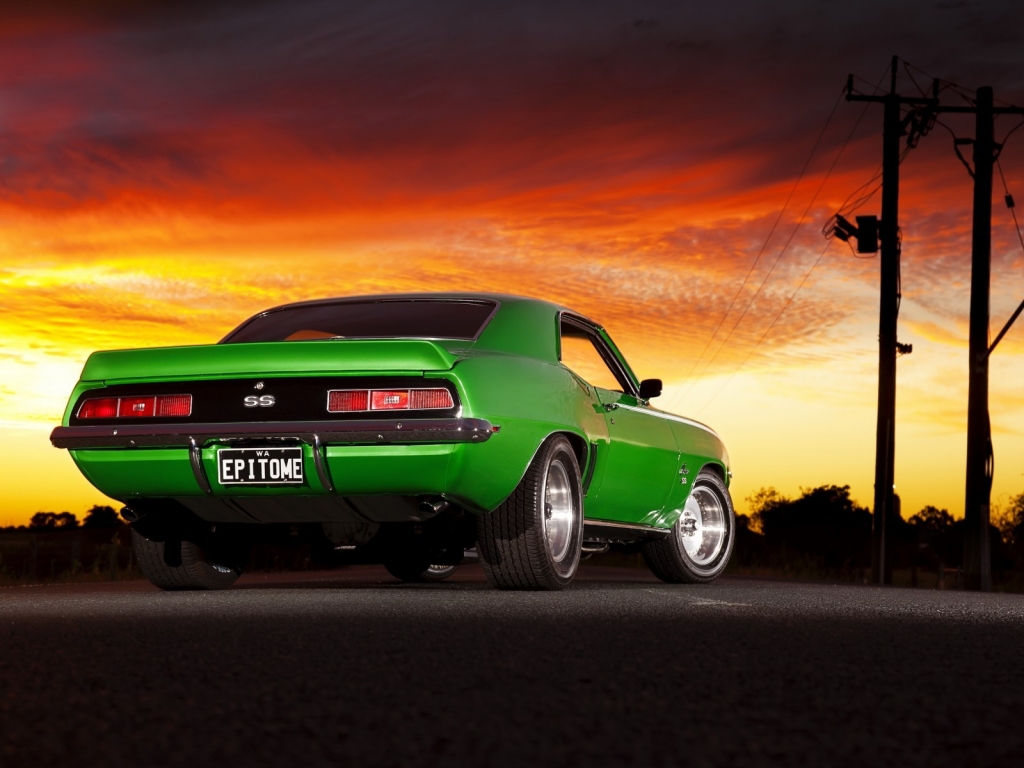 Old Green Chevrolet Camaro for 1024 x 768 resolution