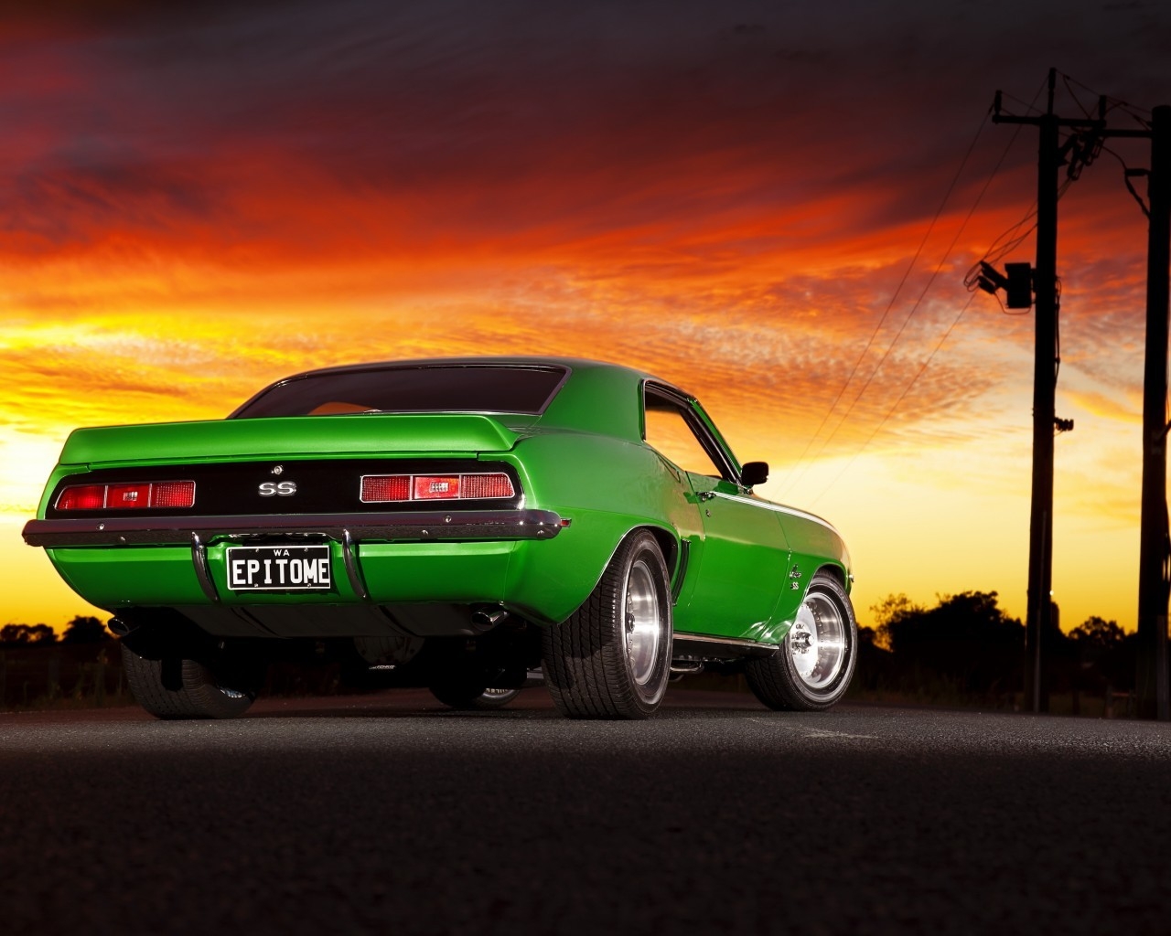 Old Green Chevrolet Camaro for 1280 x 1024 resolution