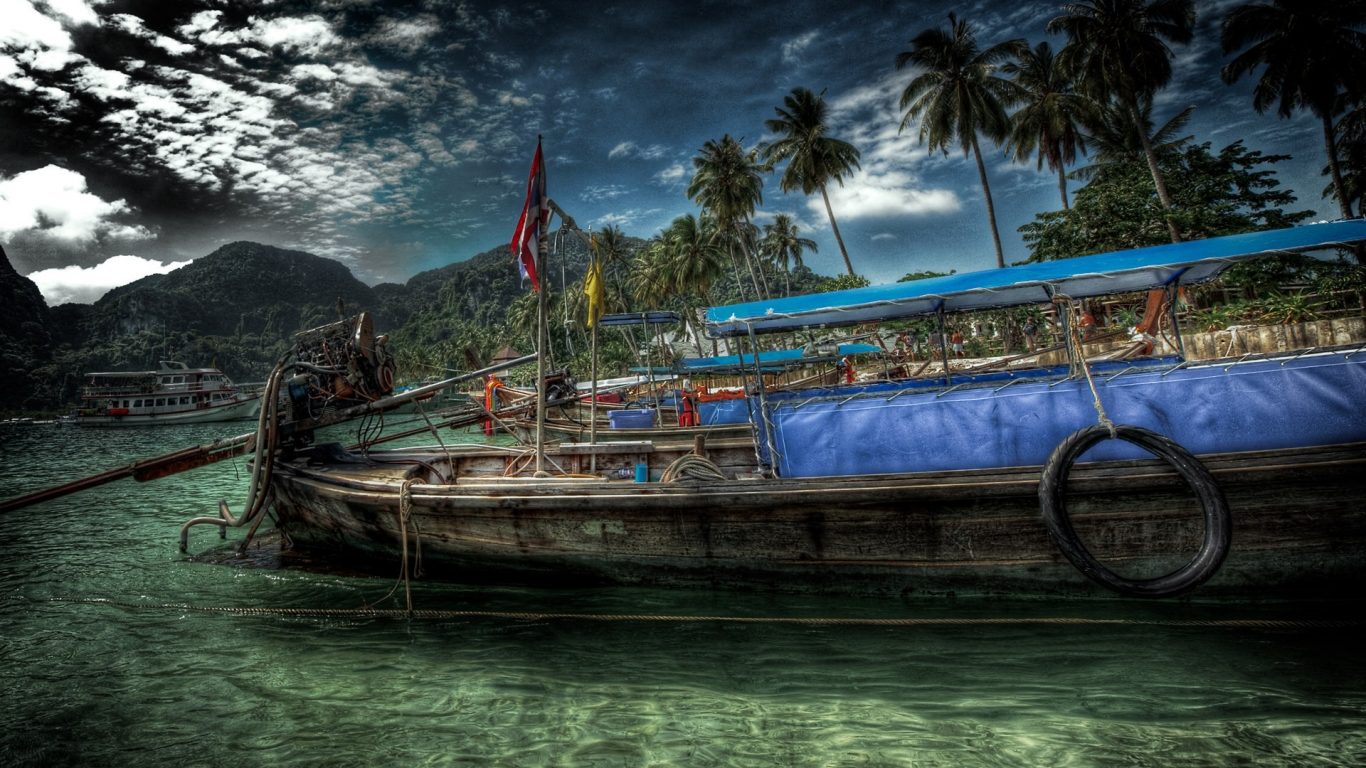 Old HDR Boat for 1366 x 768 HDTV resolution