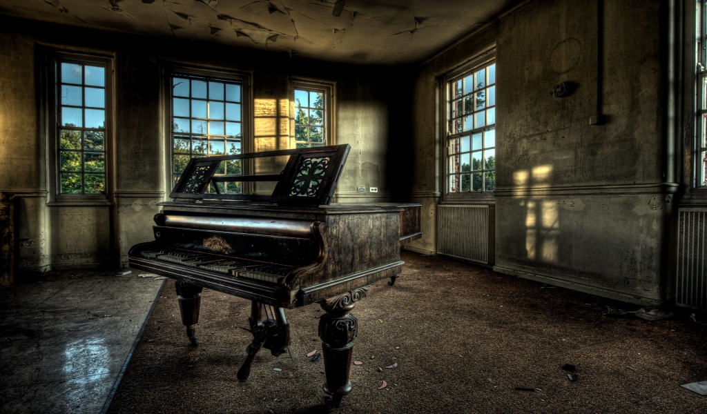 Old Piano for 1024 x 600 widescreen resolution