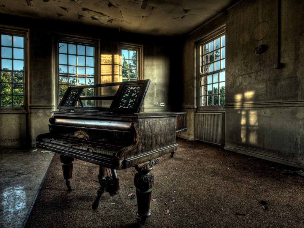 Old Piano for 1024 x 768 resolution