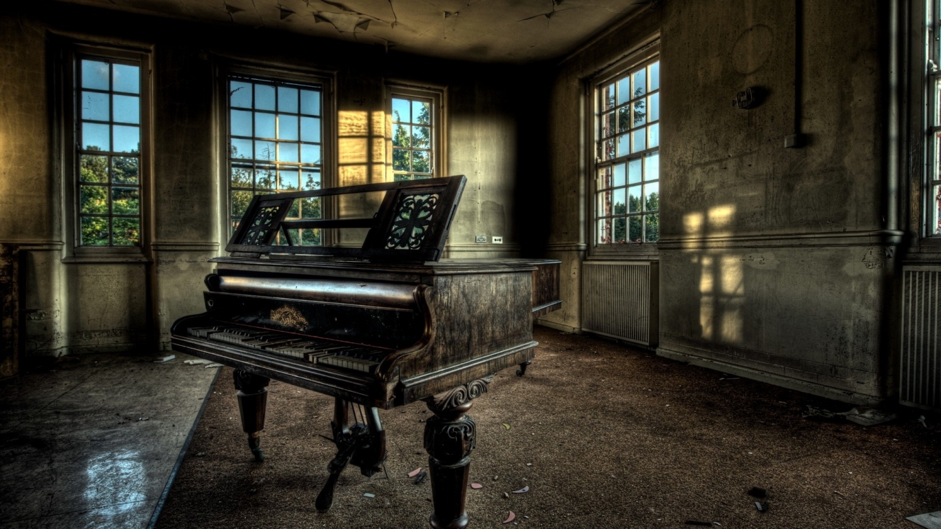 Old Piano for 1366 x 768 HDTV resolution