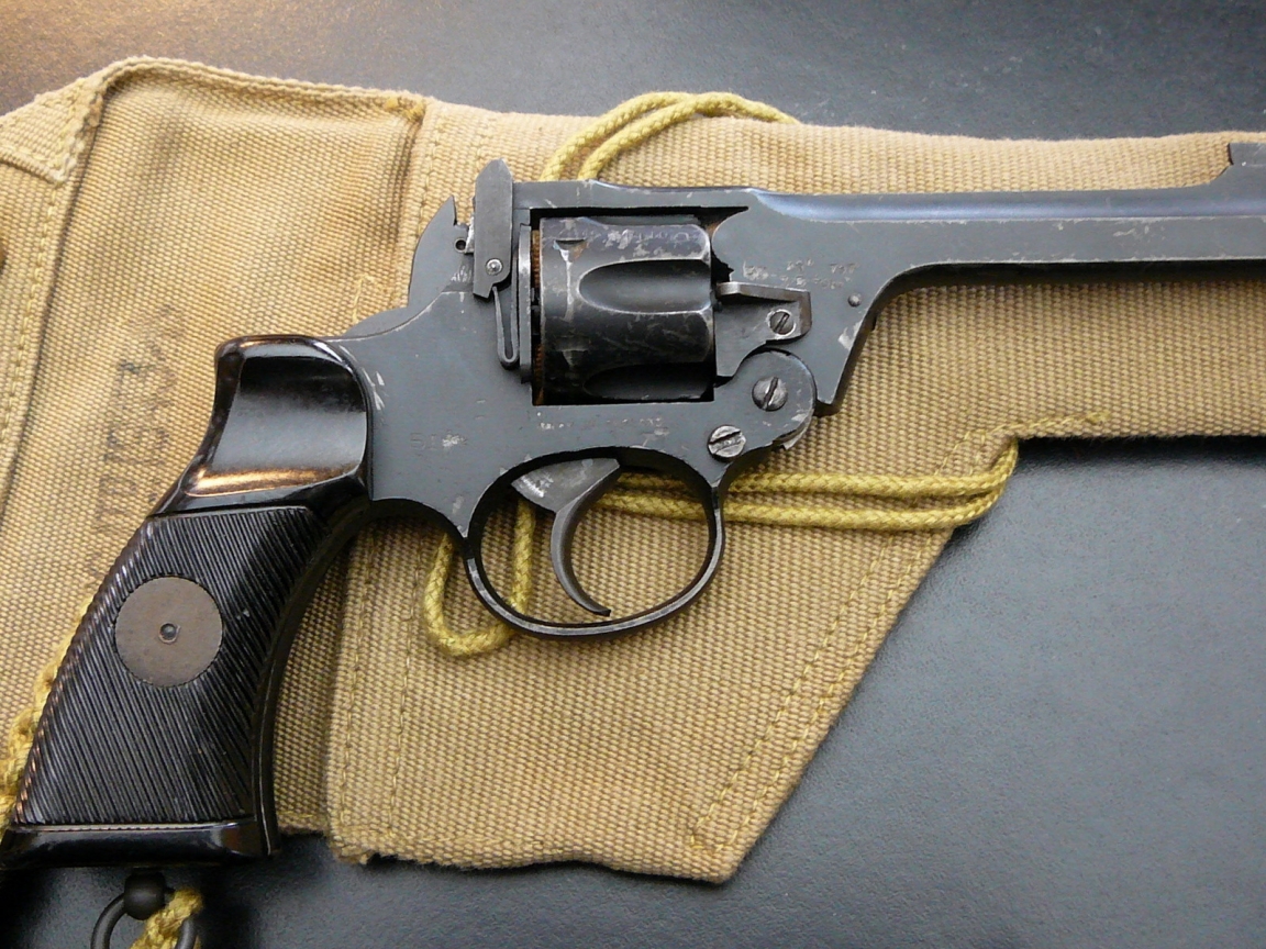 Old Pistol for 1152 x 864 resolution