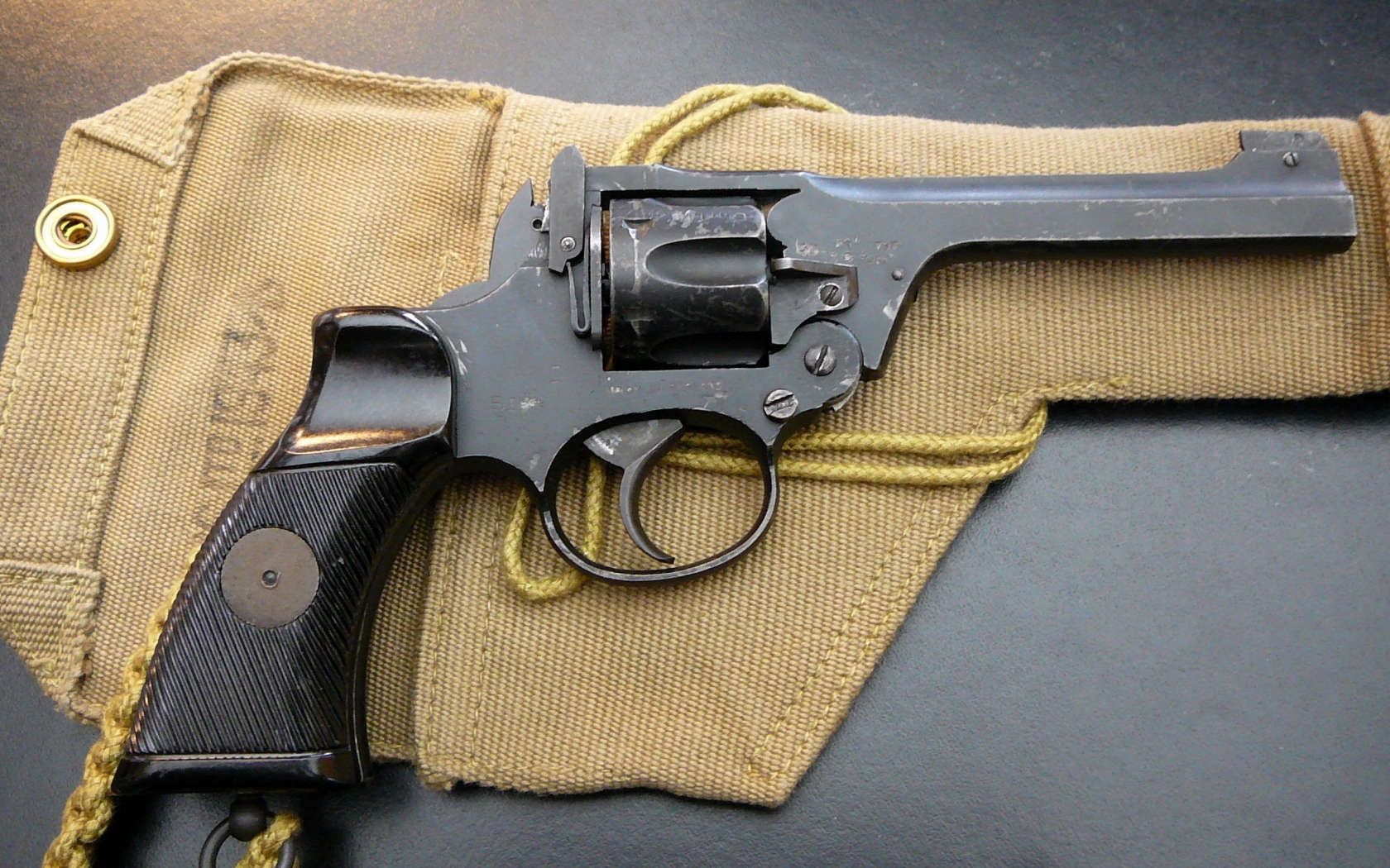 Old Pistol for 1680 x 1050 widescreen resolution