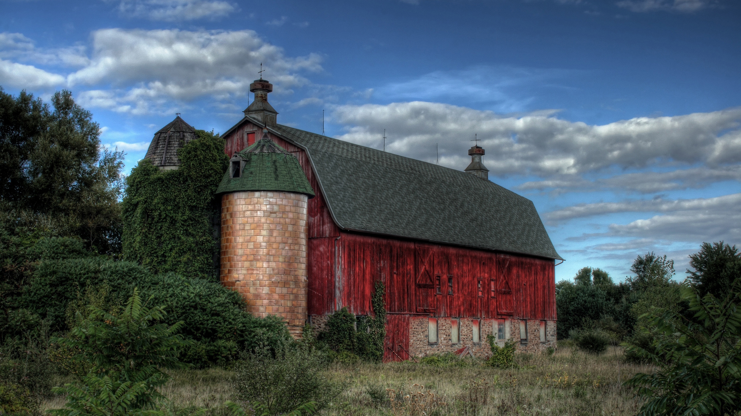 Old Red Barn for 2560x1440 HDTV resolution