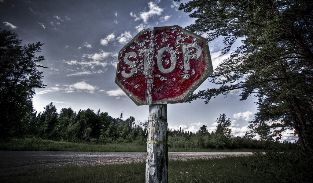 Old stop sign for 1024 x 600 widescreen resolution