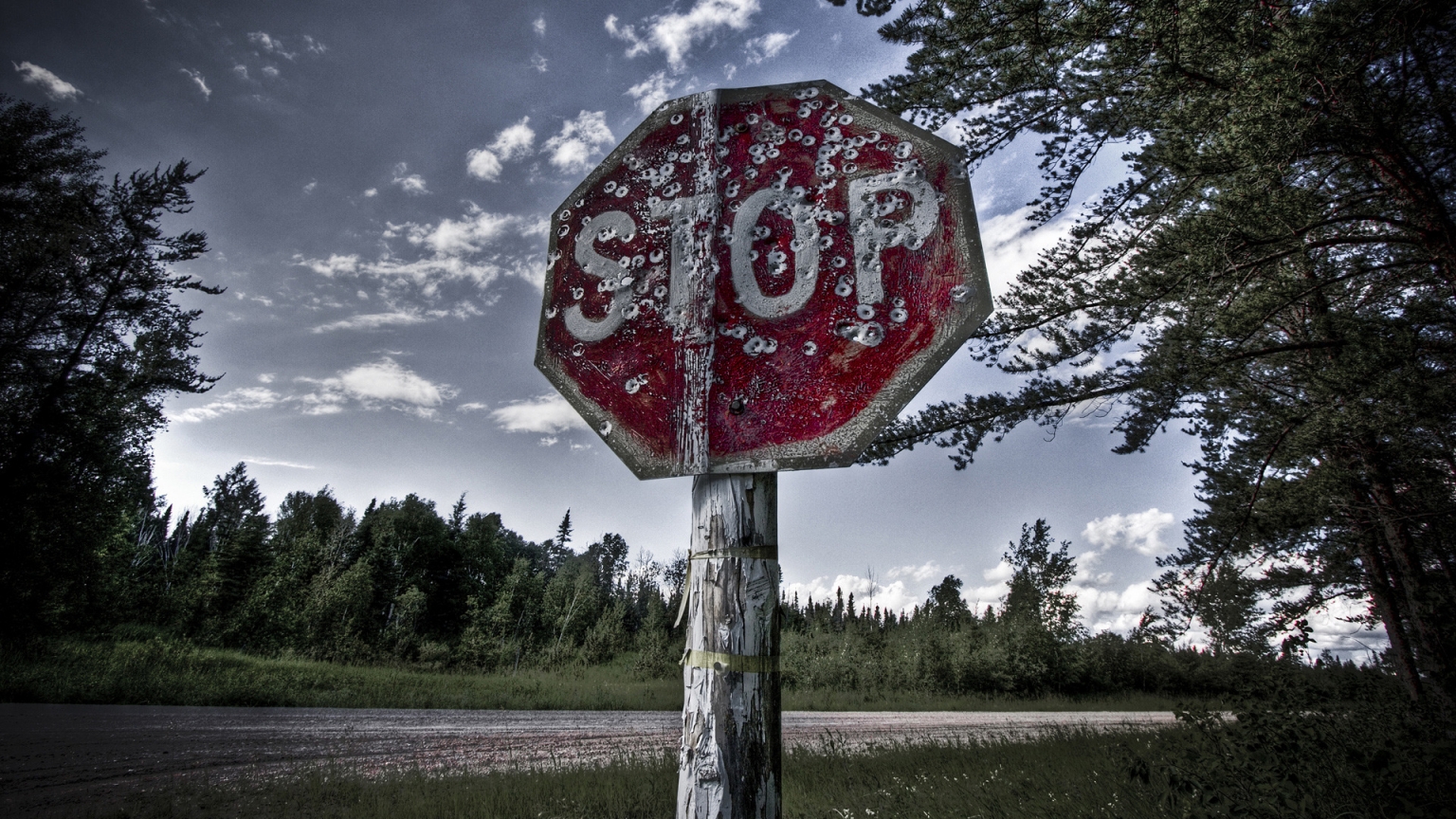 Old stop sign for 1536 x 864 HDTV resolution