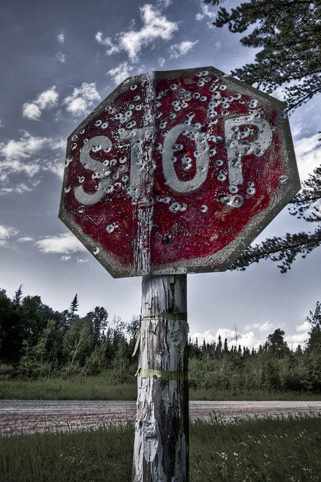 Old stop sign for 640 x 960 iPhone 4 resolution
