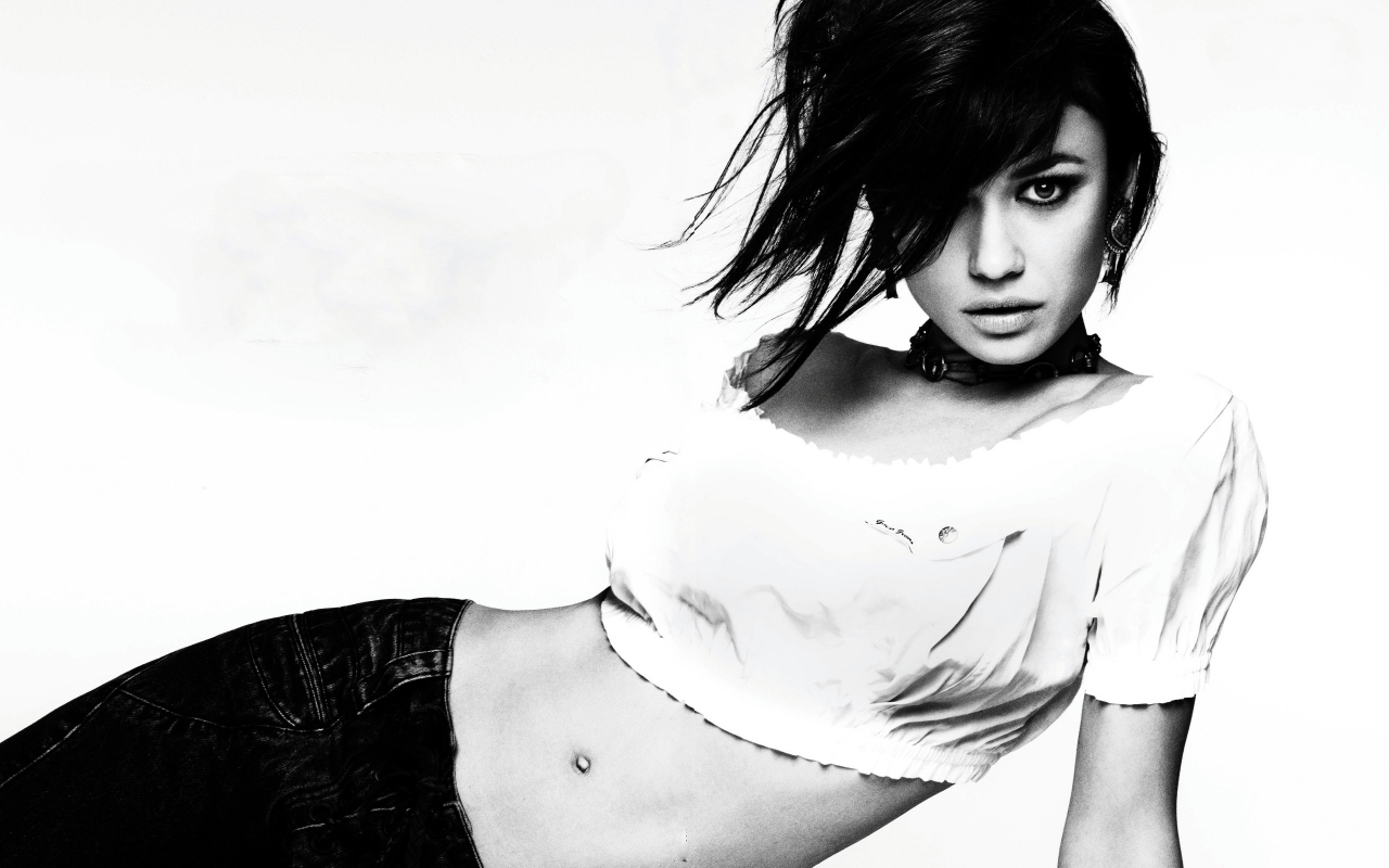 Olga Kurylenko Black and White for 1280 x 800 widescreen resolution