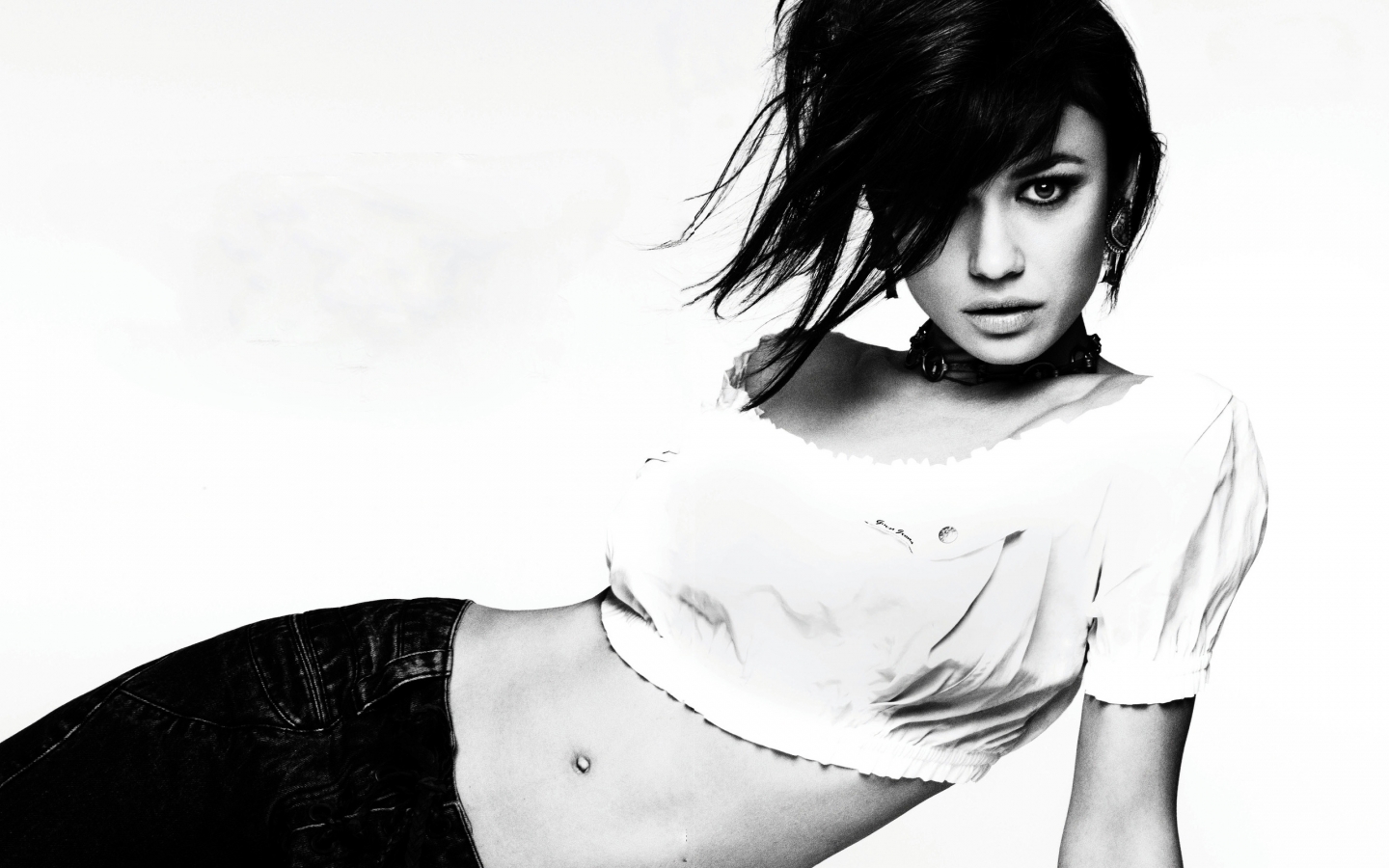 Olga Kurylenko Black and White for 1440 x 900 widescreen resolution