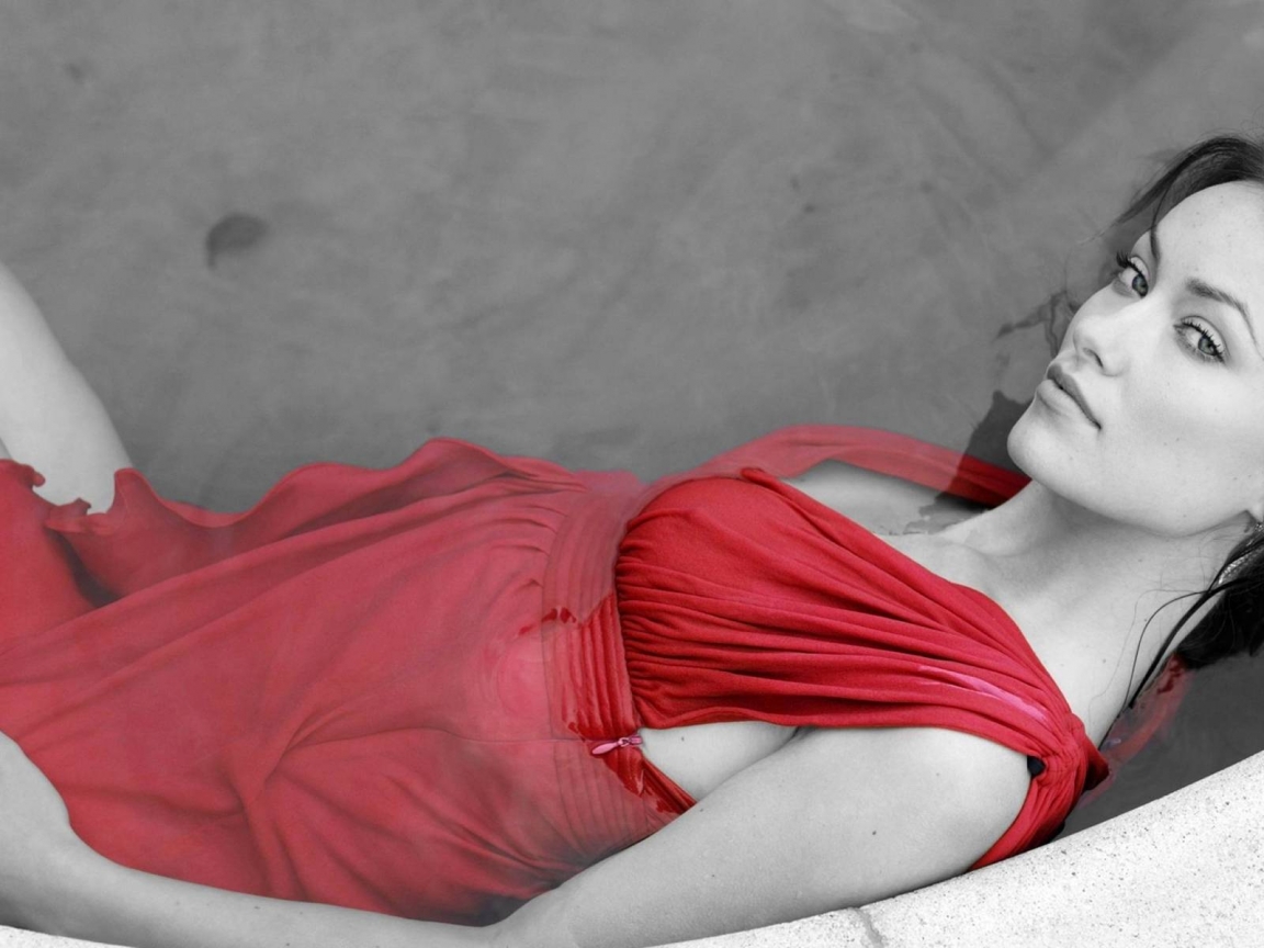 Olivia Wilde Black and Red for 1152 x 864 resolution