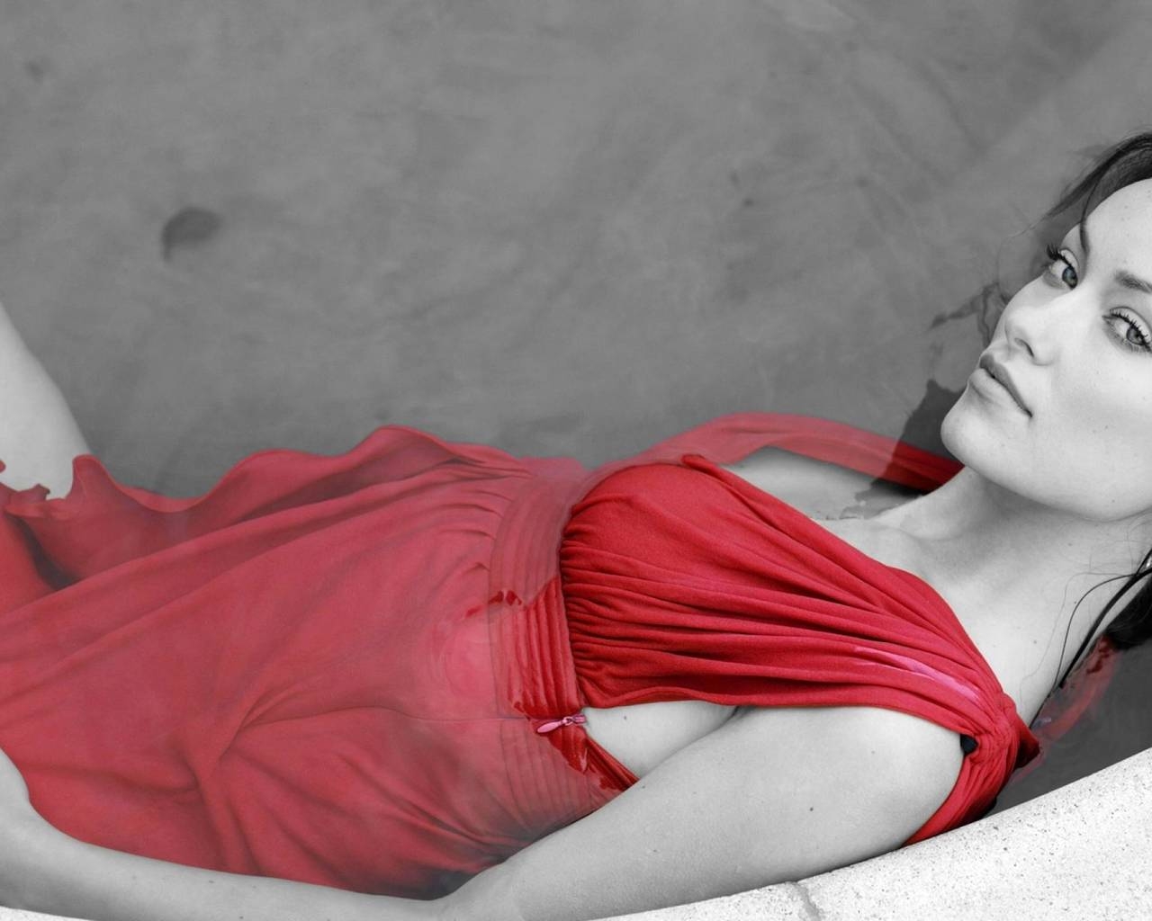 Olivia Wilde Black and Red for 1280 x 1024 resolution